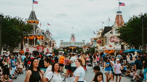 Disney e Inclusão: Como os Parques Estão se Adaptando para Receber Visitantes com Necessidades Especiais